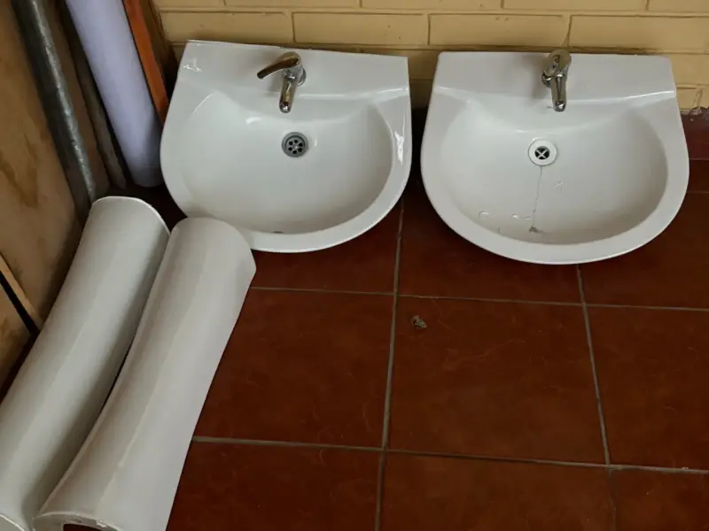 Lavamanos de cerámica con pedestal