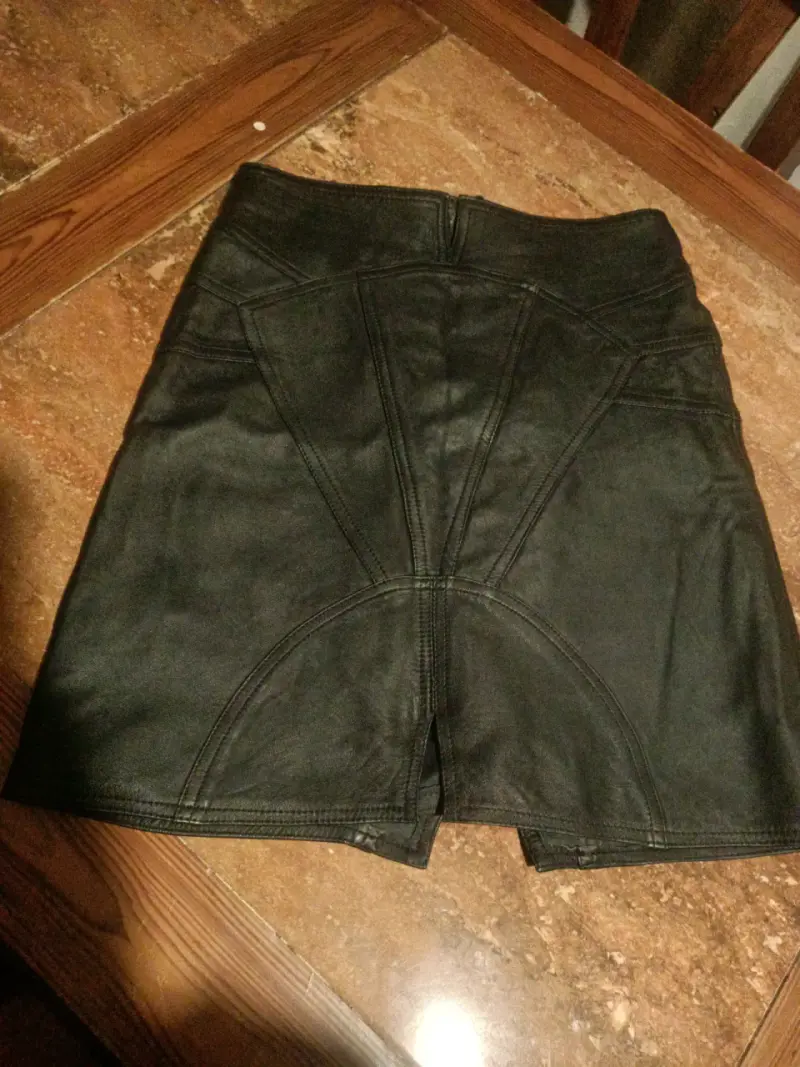 Falda negra de cuero - 2