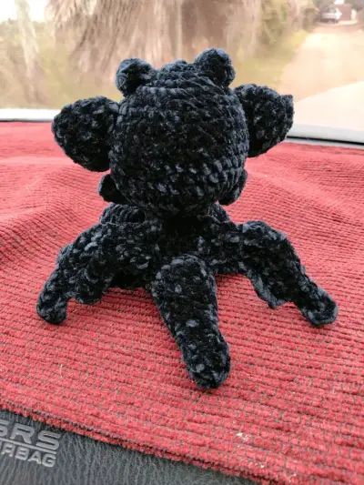 Peluche negro de dragón Chimuelo - miniatura 2