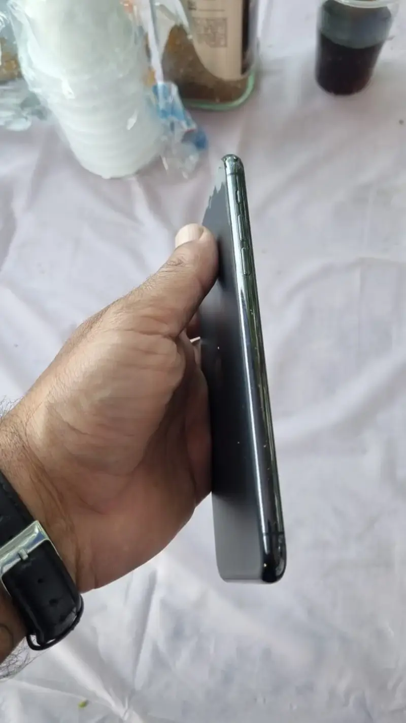 iPhone 11 Pro Max - 4