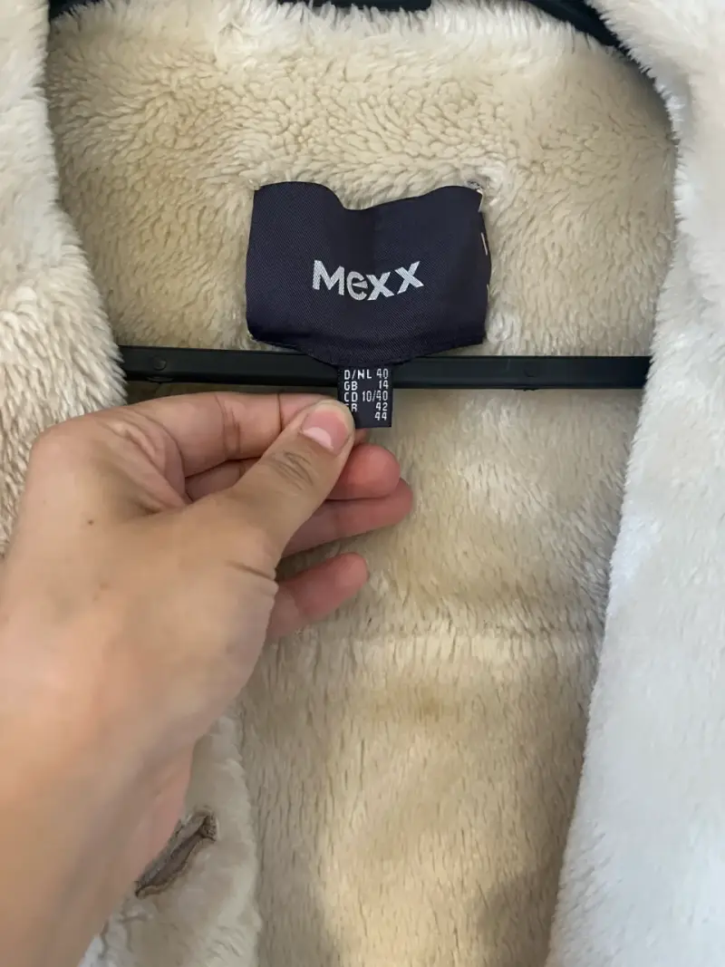 Abrigo beige con forro de peluche - 2