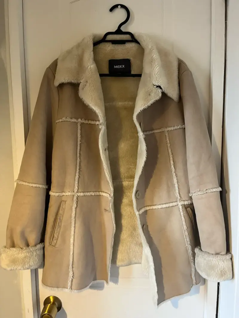Abrigo beige con forro de peluche - 3