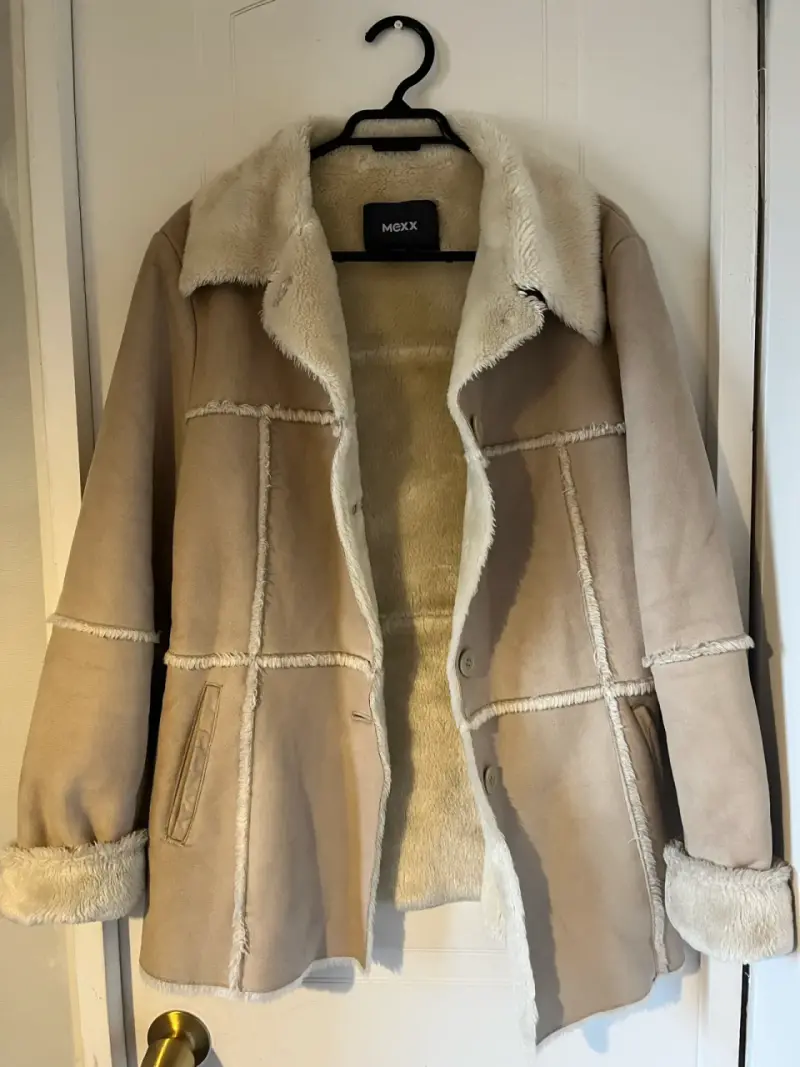 Abrigo beige con forro de peluche - 4