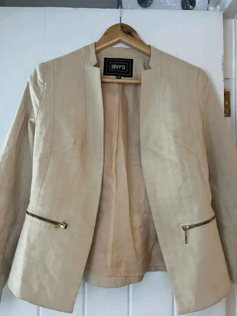 Blazer beige con cremalleras - 1