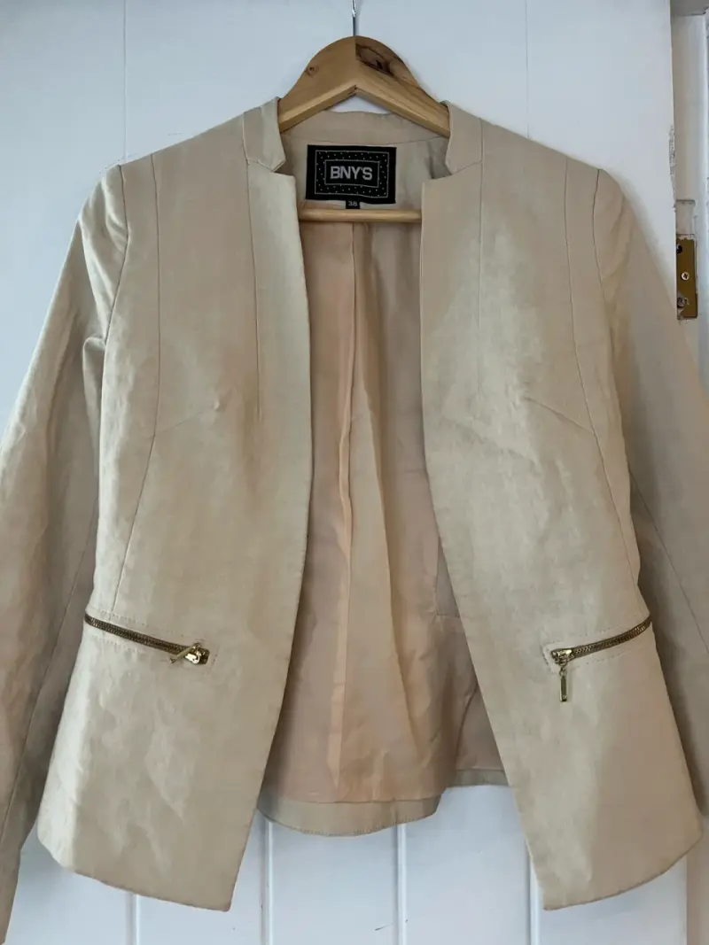 Blazer beige con cremalleras - 2