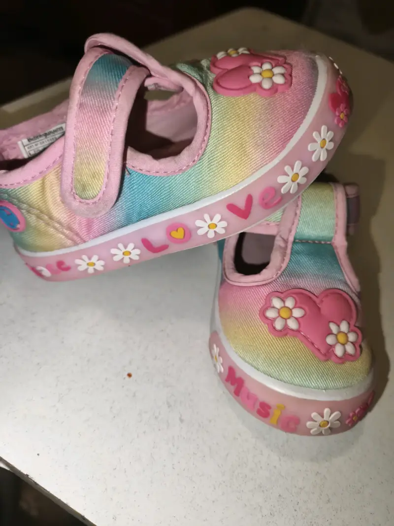 Lote de zapatillas y zapatos infantiles - 6