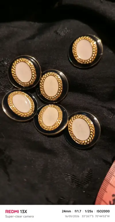 Hermosos botones metálicos y resinas - miniatura 2