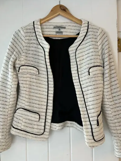 Chaqueta blanca a rayas - miniatura 1