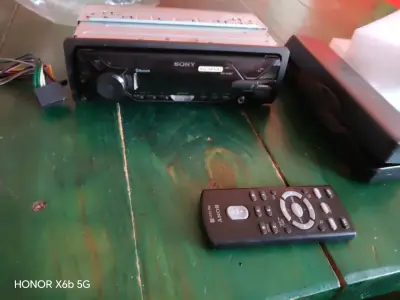 Estéreo Sony para auto con control - miniatura 1