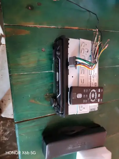 Estéreo Sony para auto con control - miniatura 2