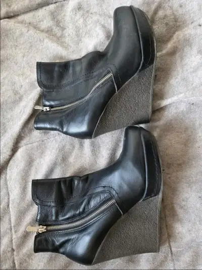 Botines negros de cuero marca Exotica - miniatura 3