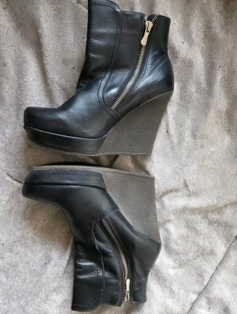 Botines negros de cuero marca Exotica - 4