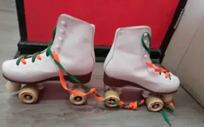 Patines de cuatro ruedas blancos - miniatura 2