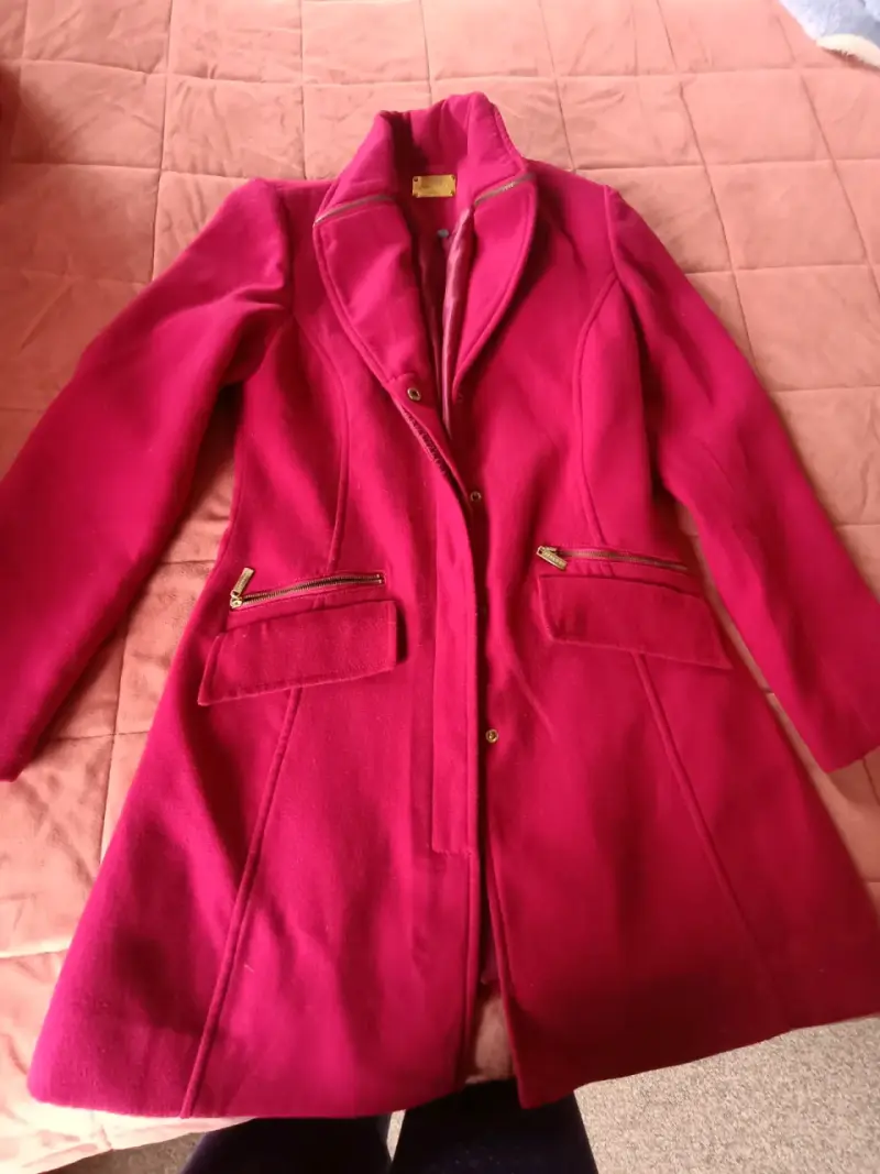 Abrigo largo fucsia elegante
