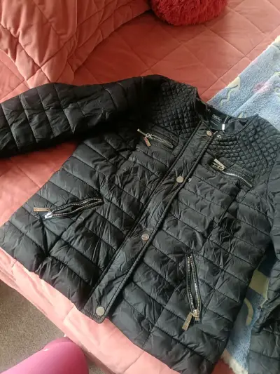 Chaqueta acolchada estilo biker negra - miniatura 1