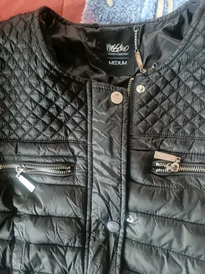 Chaqueta acolchada estilo biker negra - miniatura 2