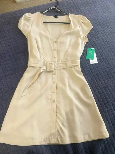 Vestido beige con cinturón nuevo marca IÓ - miniatura 1