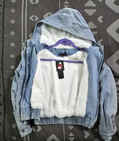 Chaqueta de mezclilla con capucha - miniatura 2
