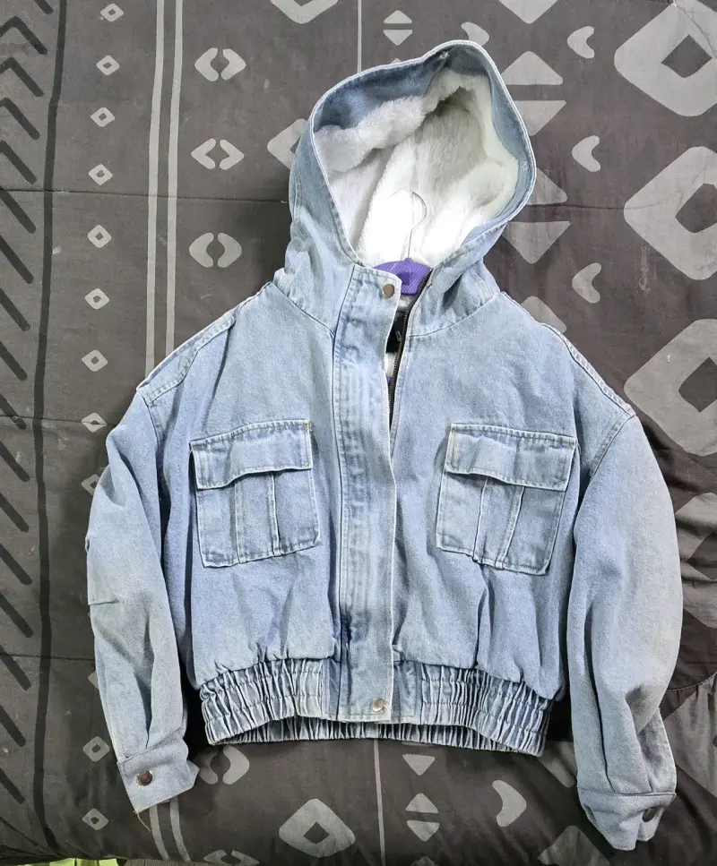 Chaqueta de mezclilla con capucha - 3