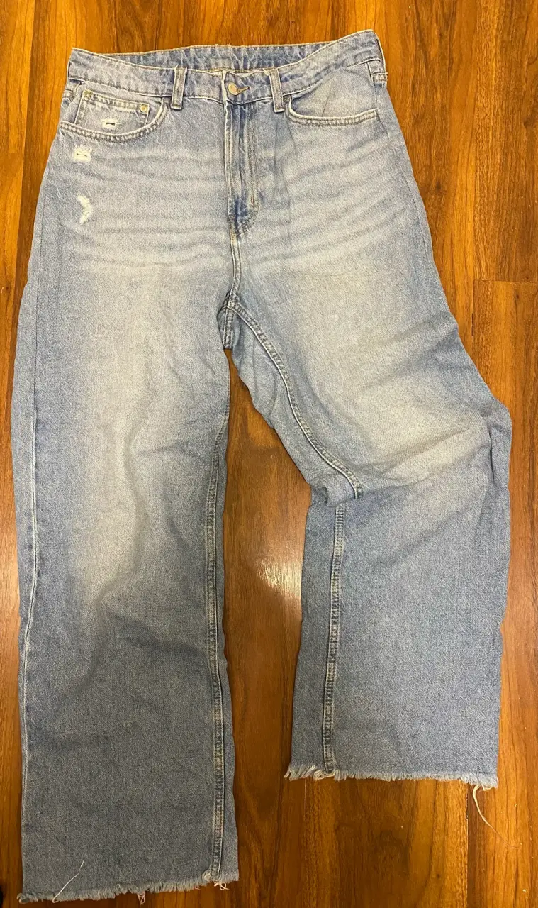 Jeans azules desgastados