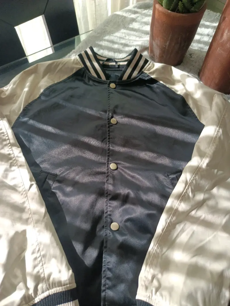 Chaqueta bomber negra y blanca - 4