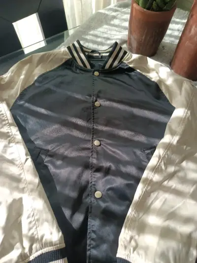 Chaqueta bomber negra y blanca - miniatura 4