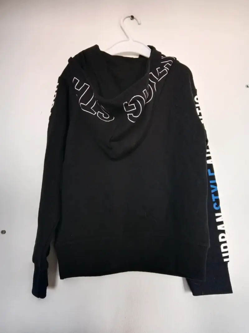 Polerón negro estilo urbano talla 8 Nuevo - 2