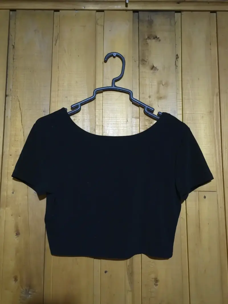 Polera crop negra - 1