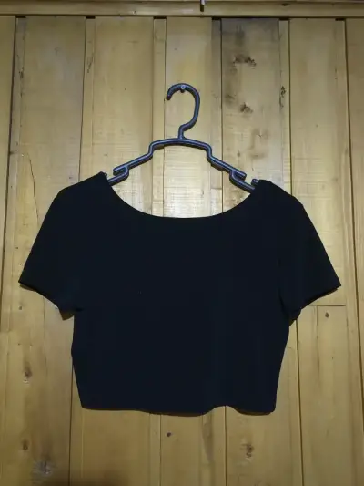 Polera crop negra - miniatura 1