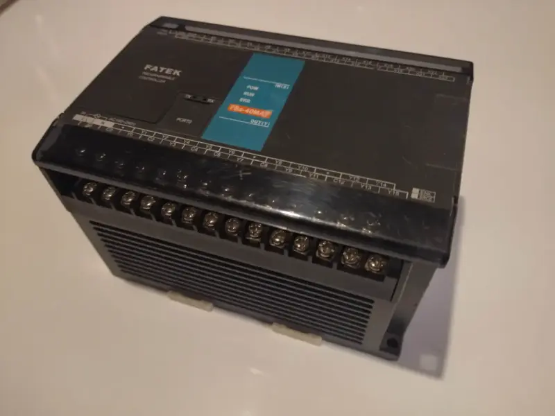 Controlador lógico programable Fatek - 1