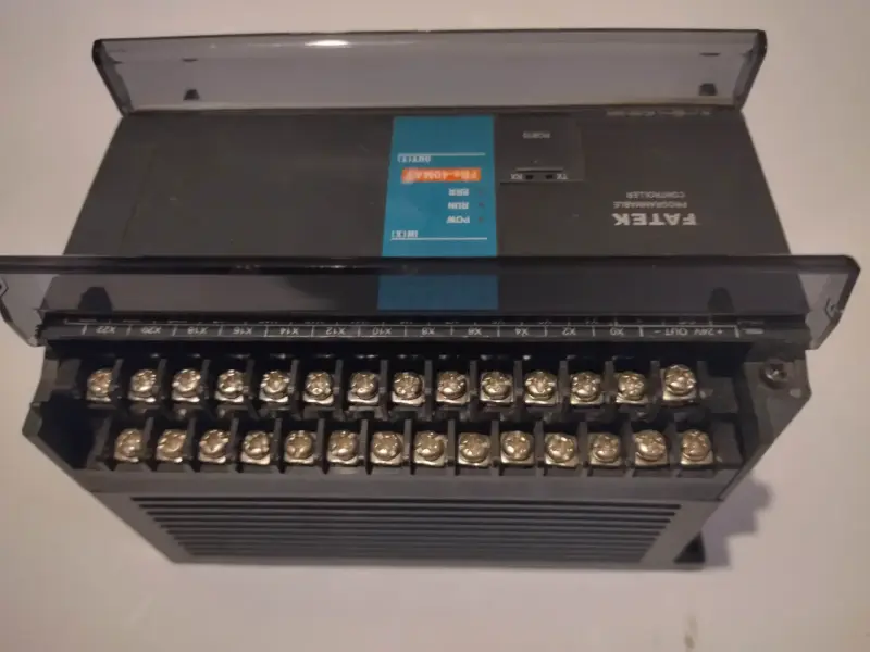 Controlador lógico programable Fatek - 4