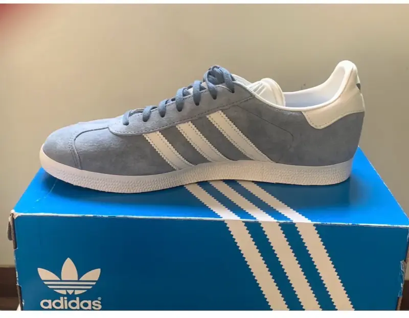 Zapatillas Adidas Gazelle celeste y blanco - 2