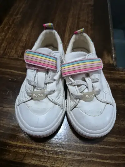 Zapatillas blancas con velcro arcoíris - miniatura 1
