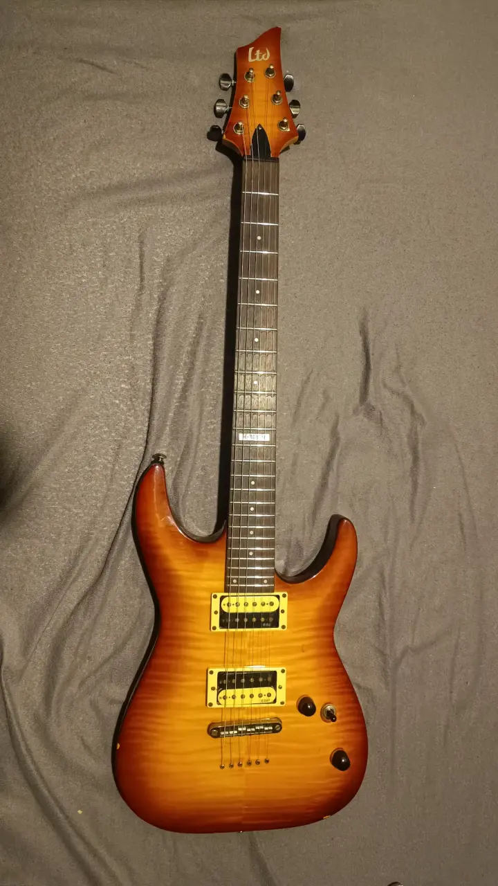 Guitarra eléctrica LTD - 1