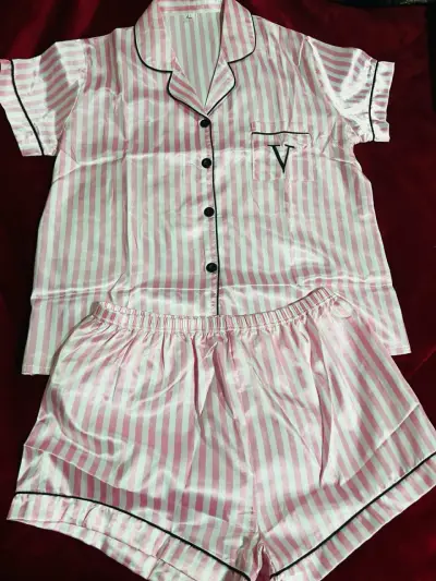 Pijama de rayas rosado y blanco - miniatura 3