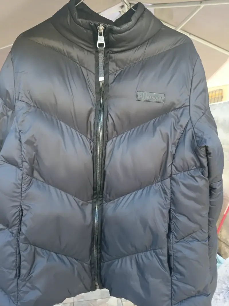 Chaqueta negra acolchada Ellesse - 2