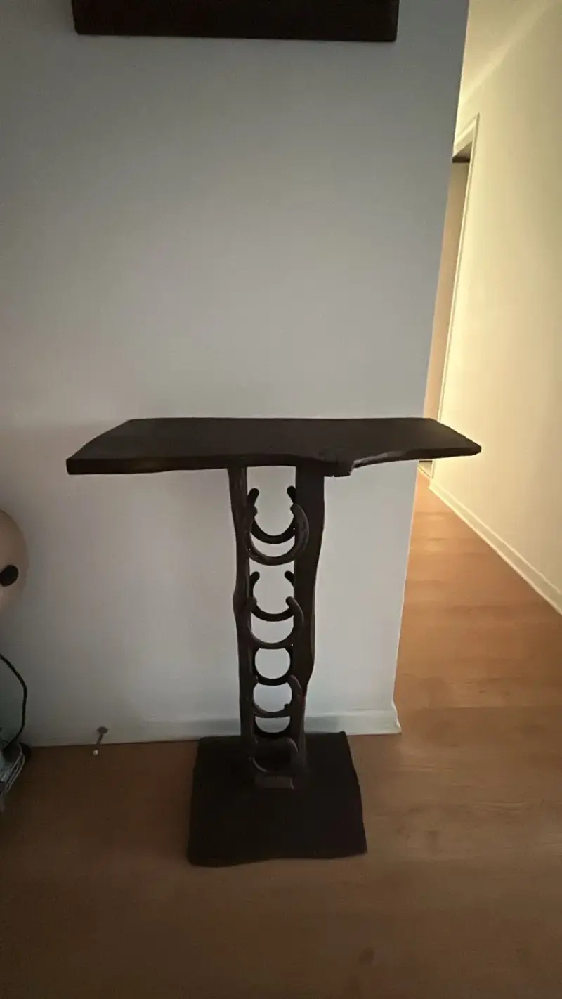 Mesa arrimo de madera rústico y porta botellas - 3