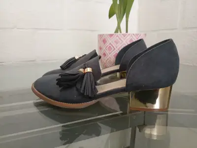 Zapatos negros con flecos - miniatura 2
