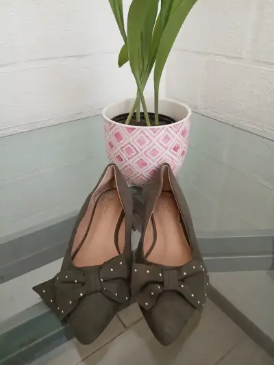 Zapatos planos con lazo gris - miniatura 1
