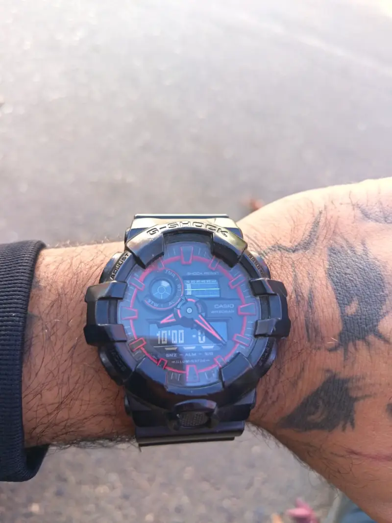 Reloj Casio G-Shock negro y rojo