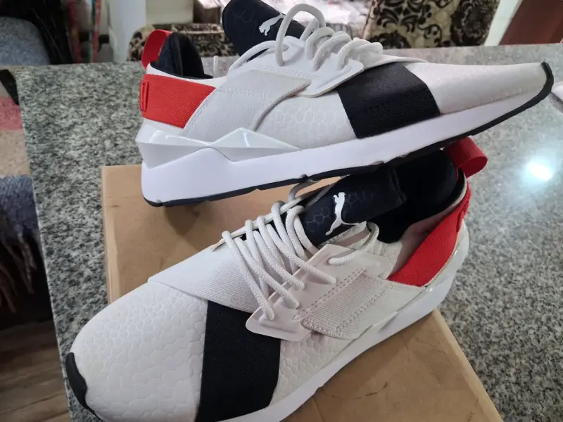 Zapatillas blancas Nike modernas - 4
