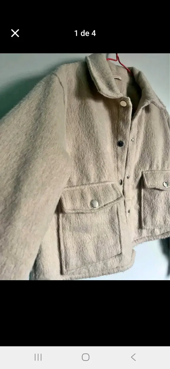 Chaqueta beige abotonada - 1