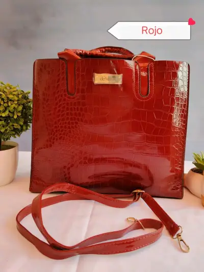 Cartera roja con textura croco - miniatura 4