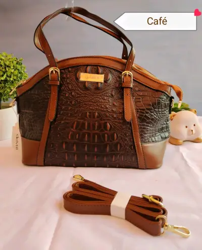 Cartera roja con textura croco - miniatura 5
