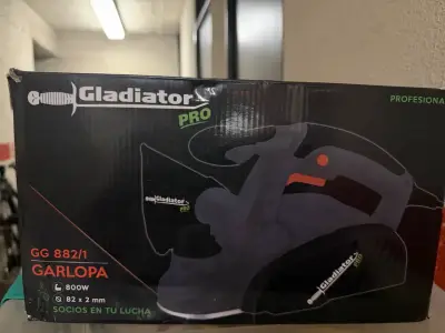 Garlopa Gladiator Pro 800W nueva - miniatura 1