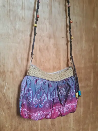 Cartera boho morada con abalorios - miniatura 1