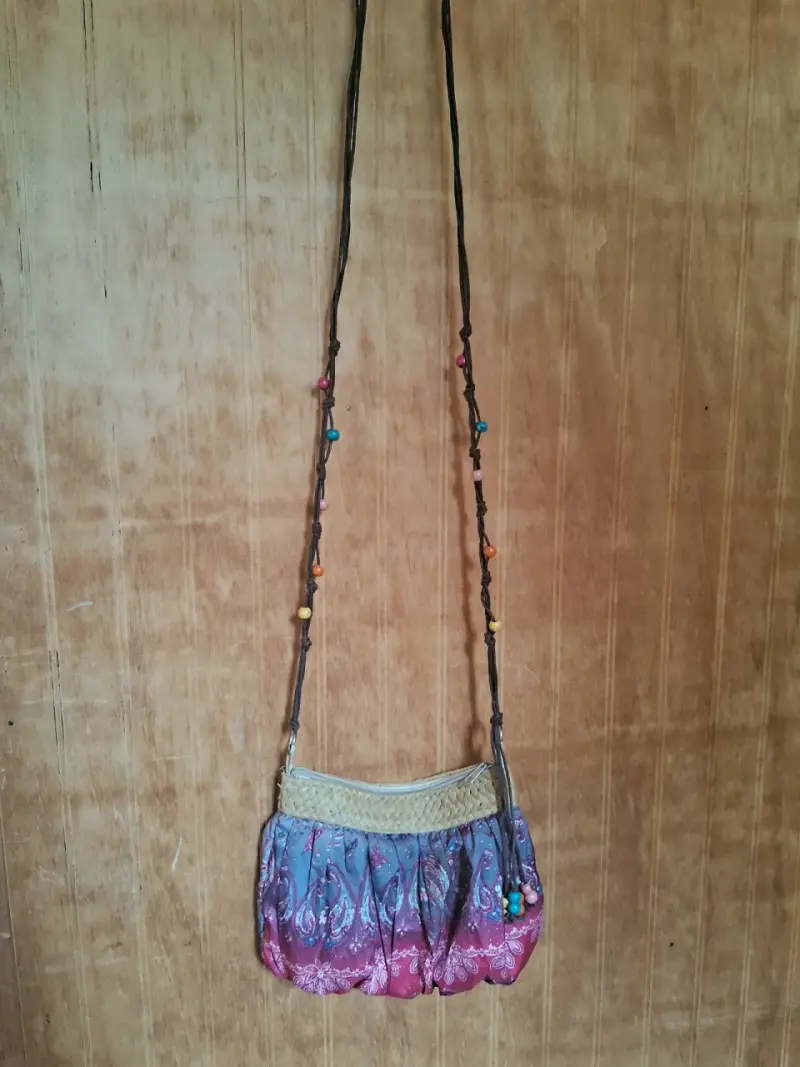 Cartera boho morada con abalorios - 2