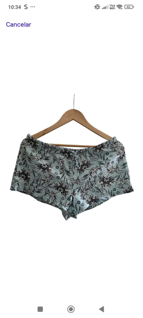 Pijama con polera  gris y short con  estampado - 4