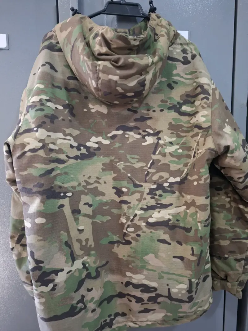 Chaqueta camuflada con capucha - 2