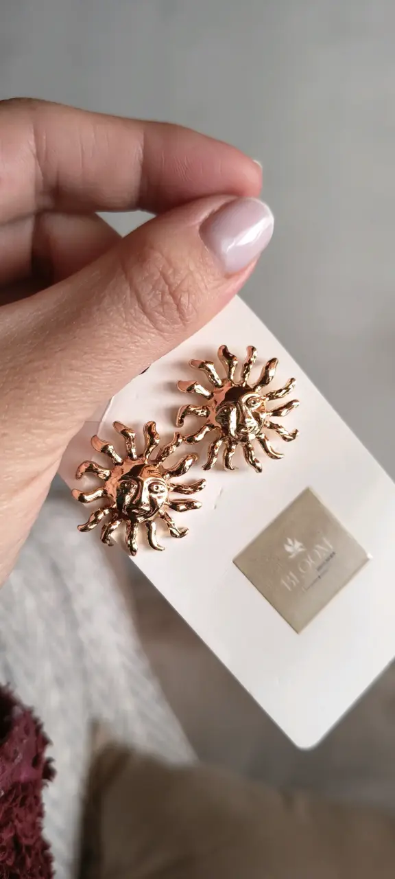 Aros dorados diseño sol